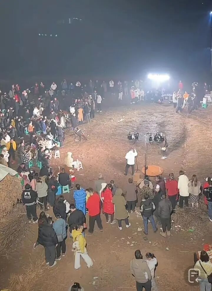 重庆女子不会杀猪网上求助,上千网友驱车前来帮忙,10万人在线围观!